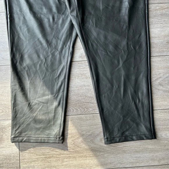 NWT Reitmans Straight Leg High Rise Faux Leather Pants in Black - Picture 5 of 14